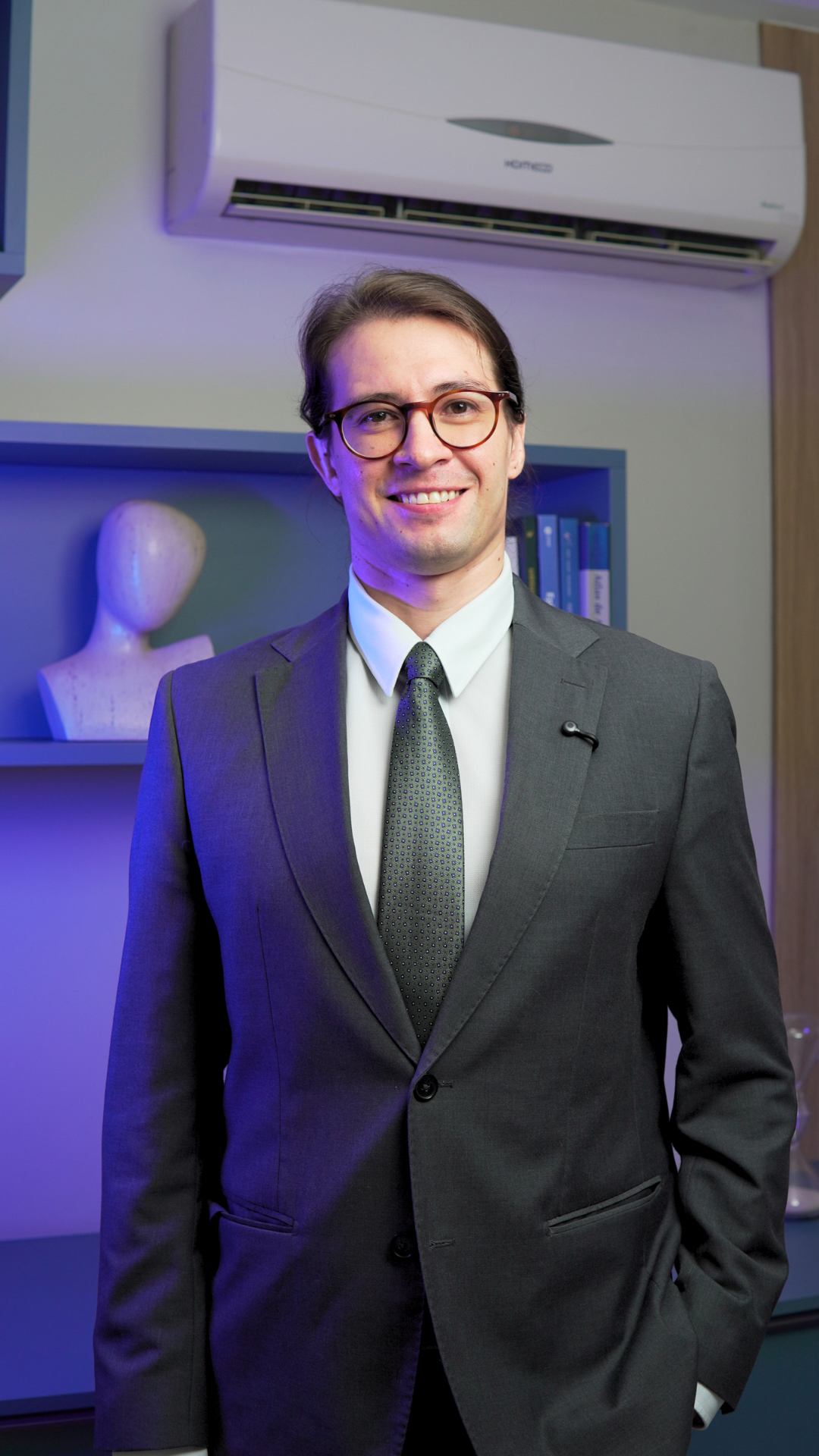 Dr. Augusto Bronzini, retrato em consultório